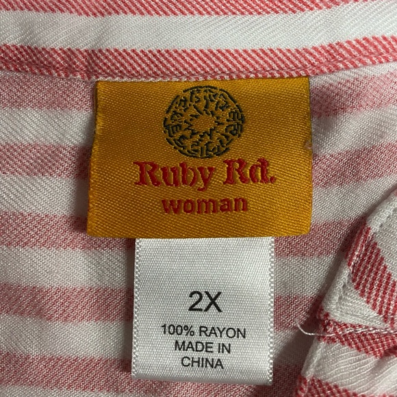 Ruby Rd. Woman Striped Red and White Women's Tunic Size 2X - Picture 3 of 3